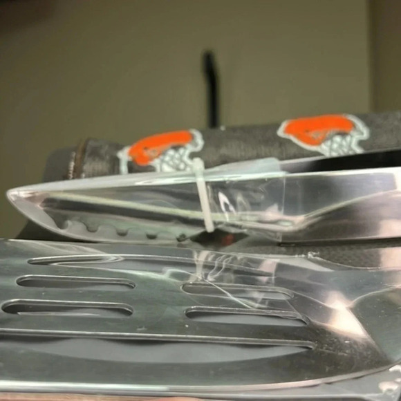 NFL Cleveland Browns tailgating BBQ set!! New in package! Get ready ahead!! - Picture 3 of 5